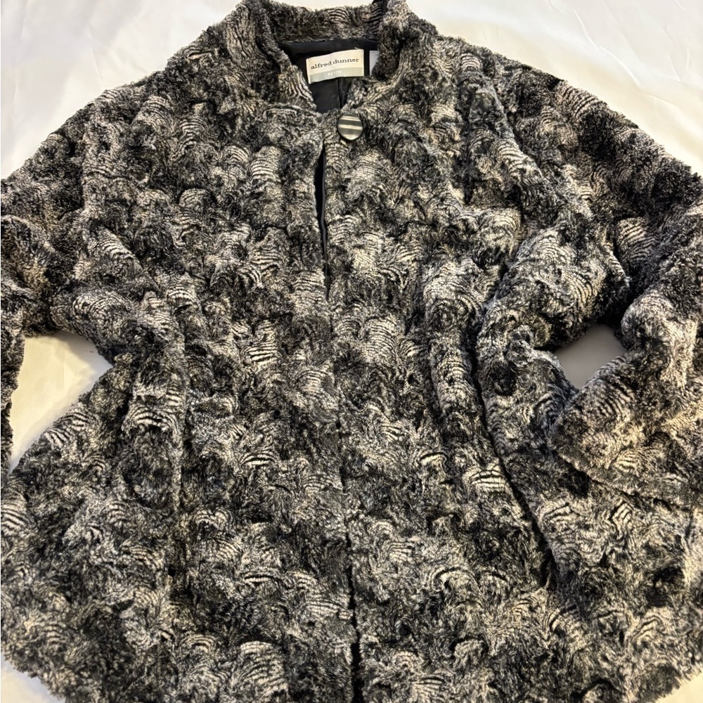 Alfred Dunner Petite Faux Fur Jacket Black Gray Textured 12P - Picture 6 of 9